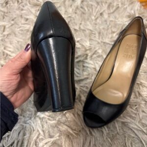 Naturalizer Black Leather Peep-Toe chucky  Heels